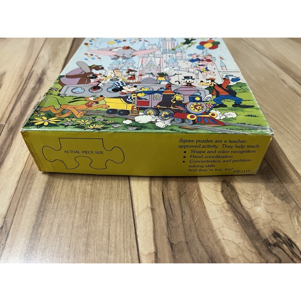 Mickey Mouse & Friends Fantasyland Jigsaw Puzzle Hallmark Walt Disney 100 Lg PC - Picture 5 of 9